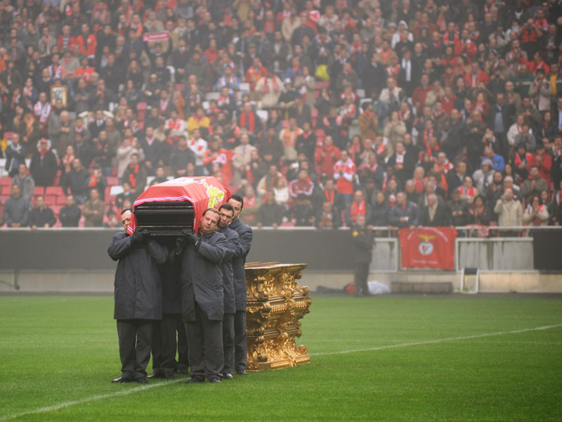 Die letzte Ehrenrunde: Benfica erf&#252;llte dem verstorbenen Eusebio noch einen letzten Wunsch.