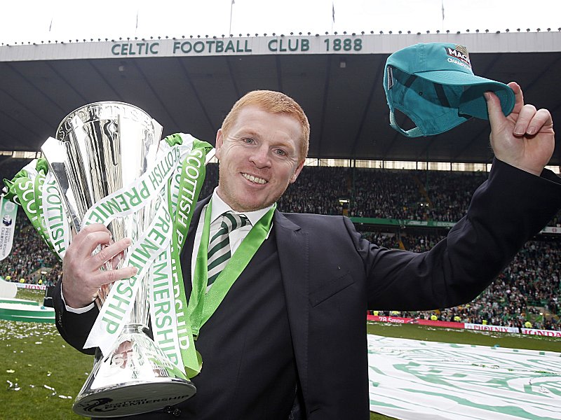 Verabschiedete sich mit der dritten Meisterschaft f&#252;r Celtic Glasgow in den letzten vier Jahren: Neil Lennon.