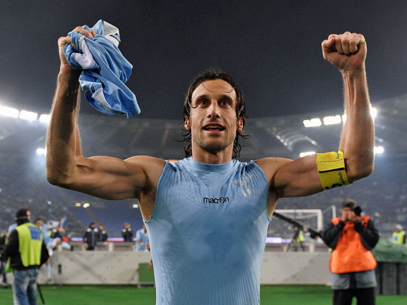 Der Capitano bleibt an Bord: Publikumsliebling Stefano Mauri hat seinen Vertrag bei Lazio Rom verl&#228;ngert.