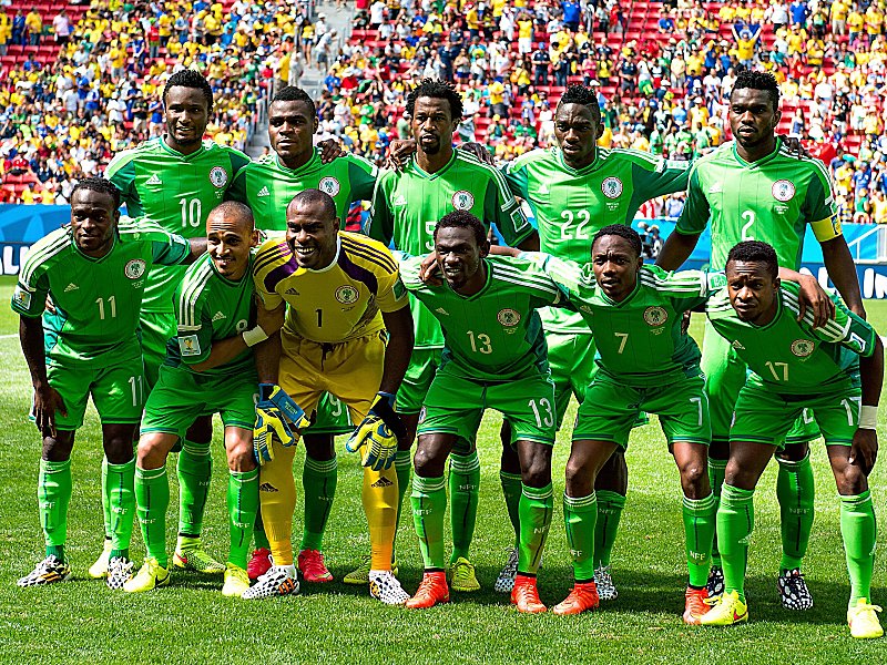 Nigerias Nationalmannschaft (hier vor der WM-Partie gegen Frankreich) kann nun doch wieder an internationalen Wettbewerben teilnehmen.