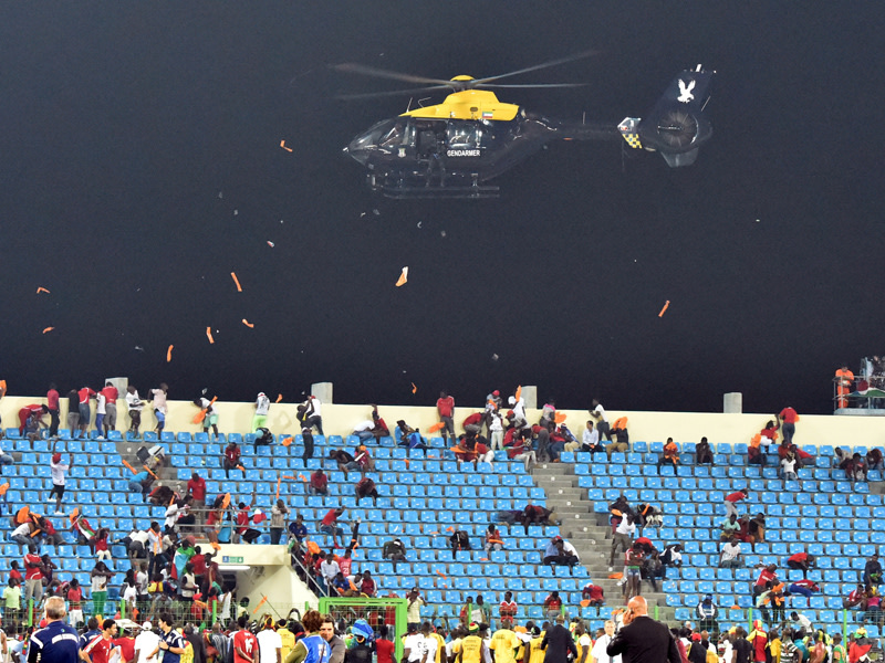 Unsch&#246;ne Szenen in Malabo: &#196;quatorialguineas Anh&#228;nger mussten per Hubschrauber vertrieben werden.