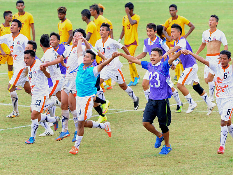 Ausgelassene Freude, die sich sieben Jahre angestaut hat: die Nationalmannschaft Bhutans.