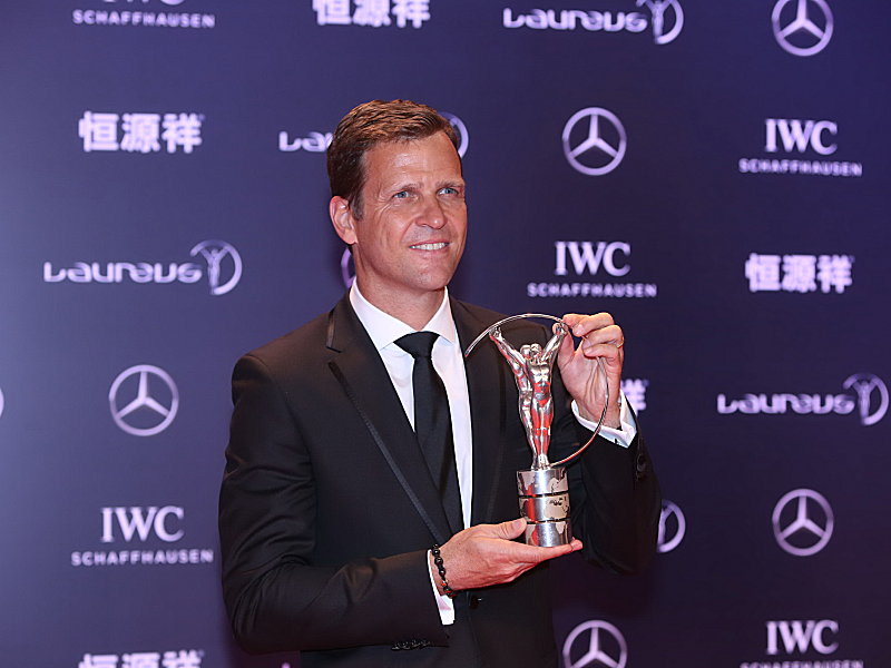 Nahm im Namen des DFB in Shanghai die Auszeichnung als &quot;Laureus-Mannschaft des Jahres&quot; entgegen: Nationalmannschafts-Manager Oliver Bierhoff.
