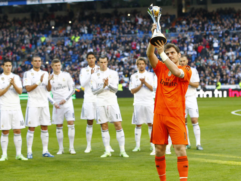 Titelverteidigung in Japan? Reals Iker Casillas mit dem Pokal nach dem Gewinn der Klub-WM im Januar.