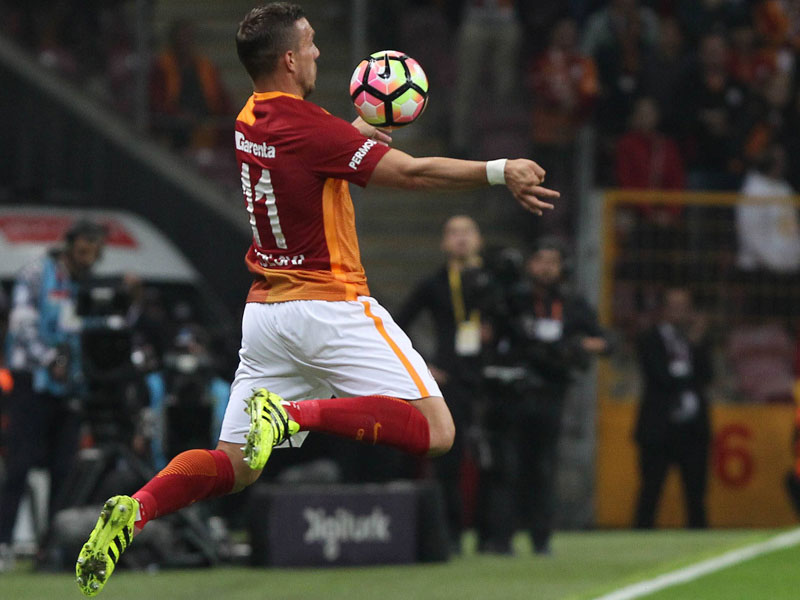 Schmorte lange auf der Bank: Galatasaray-St&#252;rmer Lukas Podolski.