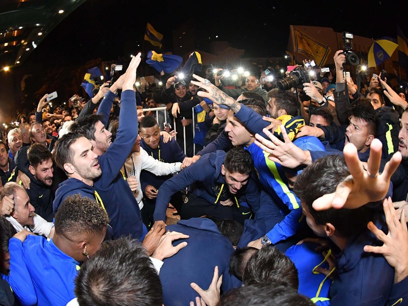 Die Boca Juniors feiern mit ihren Fans den 32. Meistertitel.