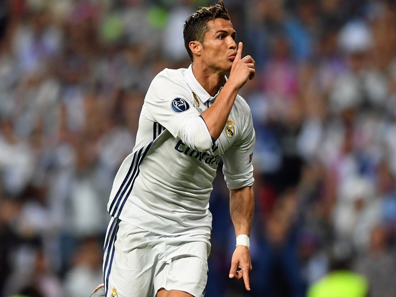 Auf dem Thron: Cristiano Ronaldo hat erneut den Ballon d&apos;Or gewonnen. 