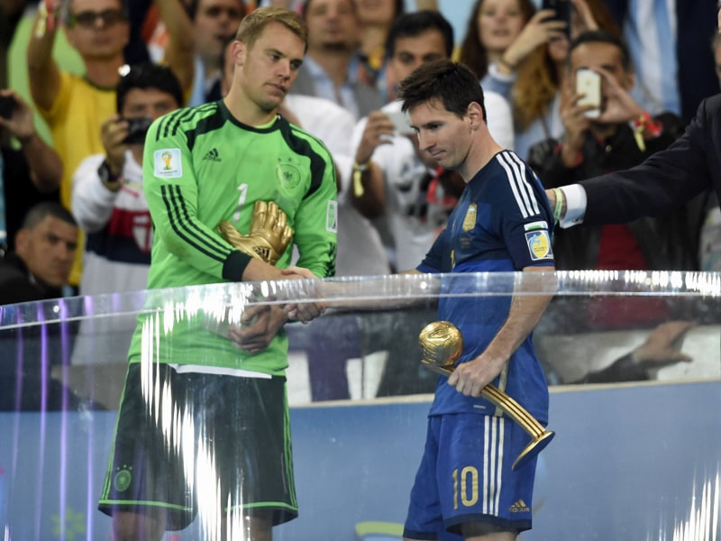 Traurige Troph&#228;e: Nach der Final-Niederlage wurde Lionel Messi als bester WM-Spieler ausgezeichnet.