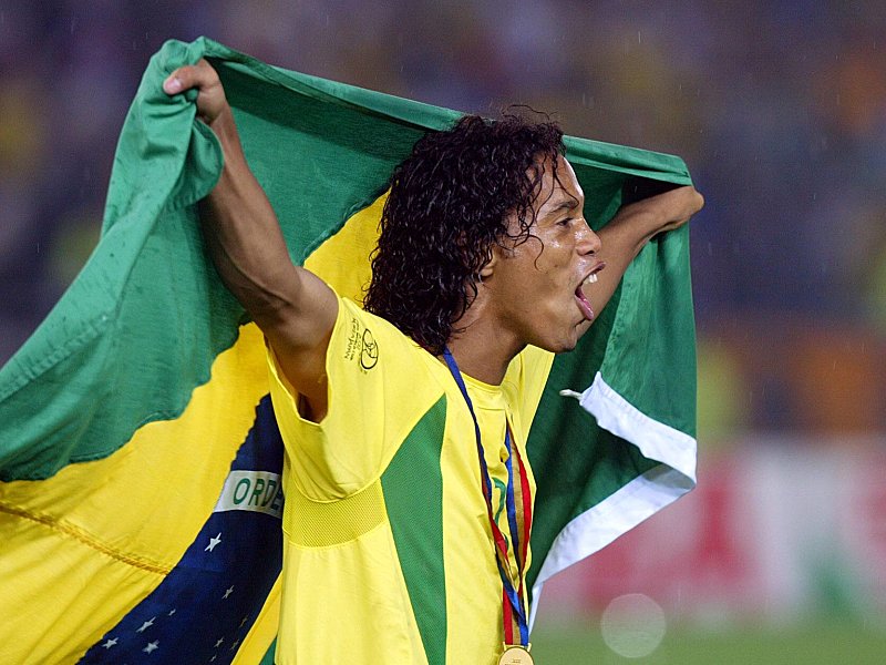 2002 Teil der &quot;3R&quot;: Als 22-J&#228;hriger wurde Ronaldinho in S&#252;dkorea und Japan Weltmeister.