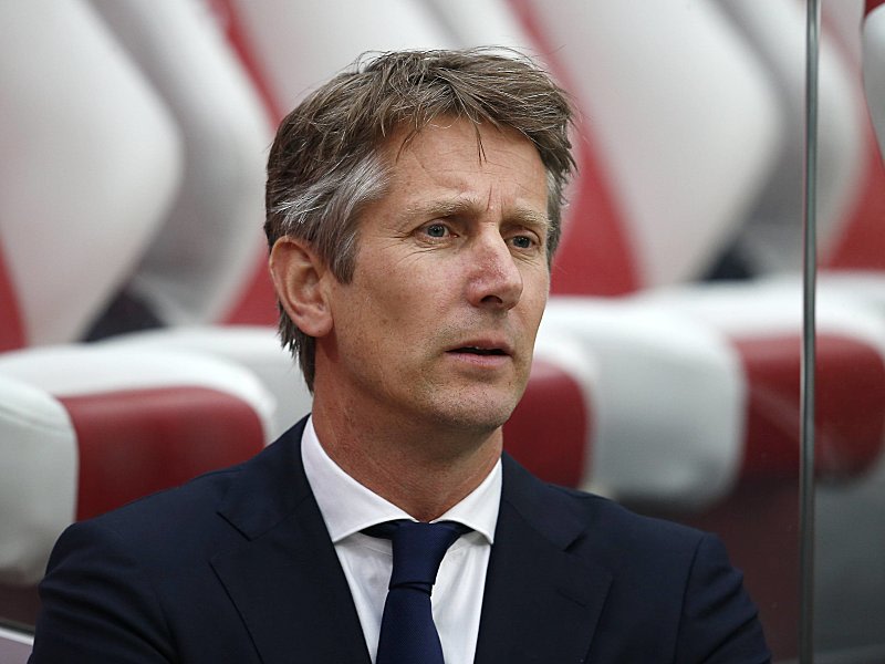 Ajax-Direktor Edwin van der Sar gestand in der not&#228;rztlichen Erstversorgung Abdelhak Nouris Fehler ein.