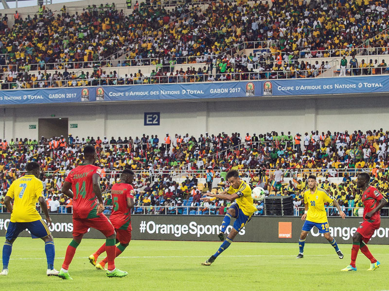 Erzielte das erste Tor des diesj&#228;hrigen Afrika-Cups: Pierre-Emerick Aubameyang (3.v.r.).