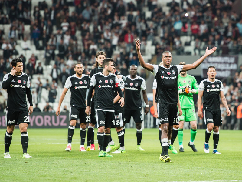 Machten mit einem 4:0-Sieg die Titelverteidigung perfekt: Die Mannschaft von Besiktas Istanbul.