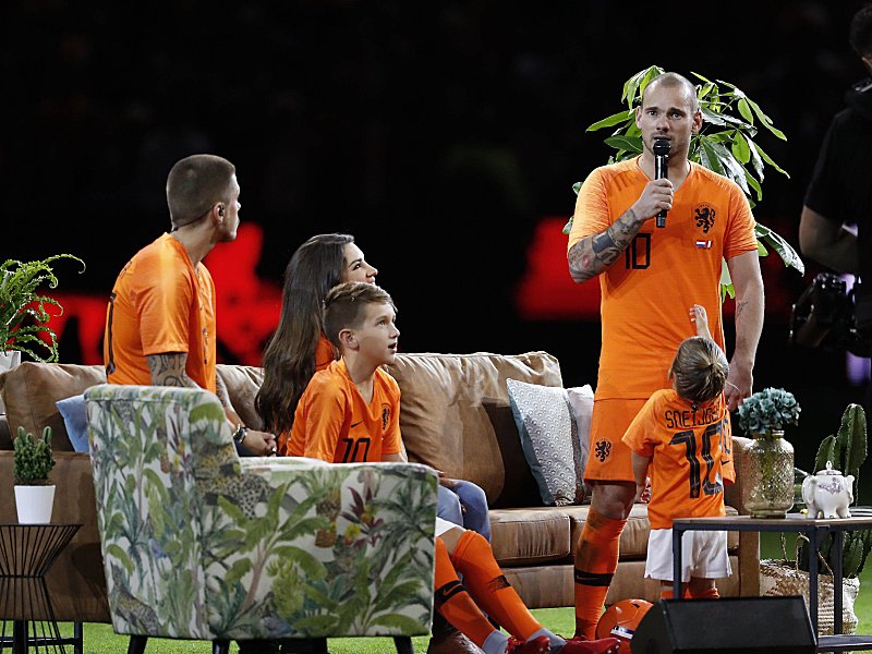 Besondere Ehre zum Abschied: Wesley Sneijder (re.) mit seiner Familie. 