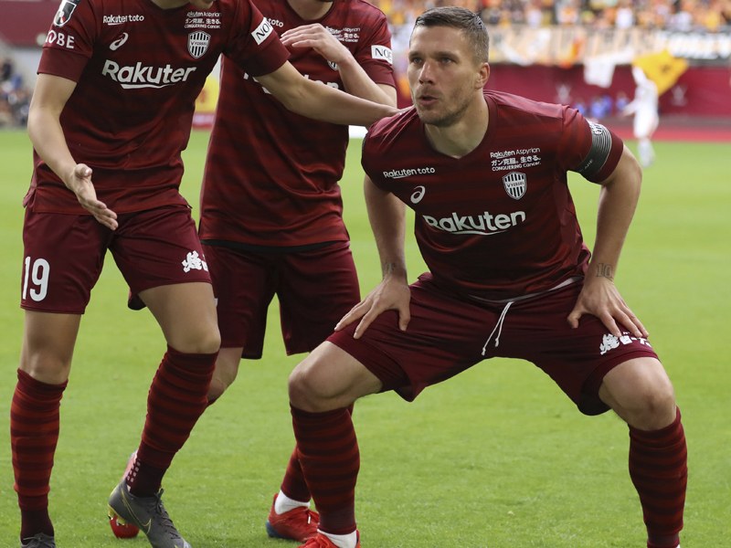 Besonderer Jubel: Lukas Podolski feiert seinen ersten Saisontreffer.