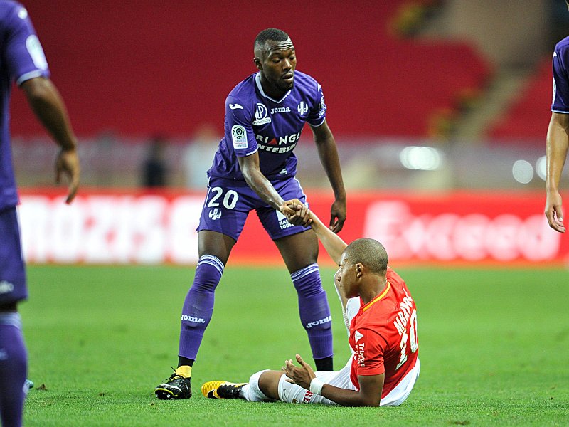 Muss sich die AS Monaco um Kylian Mbapp&#233;s Knie ernsthafte Sorgen machen?