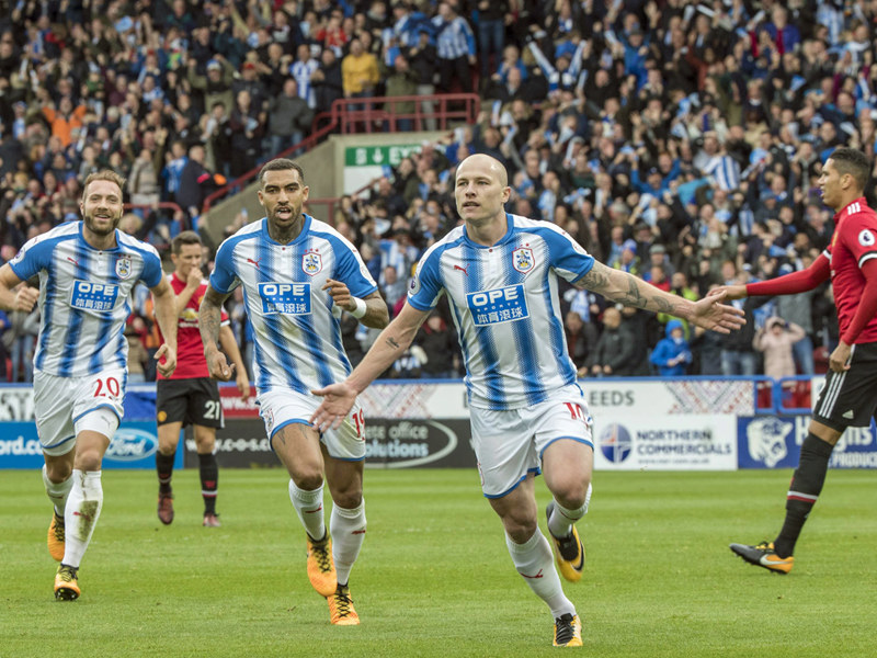 Dosen&#246;ffner: Huddersfields Mooy ebnete mit seinem 1:0 den Weg zum Heimsieg gegen ManUnited.