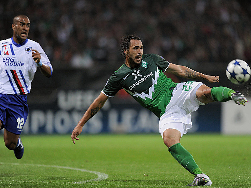 Durchgezogen: Hugo Almeida (re., mit Fernando Tissone) ist mit Werder gegen Sampdoria auf Kurs.