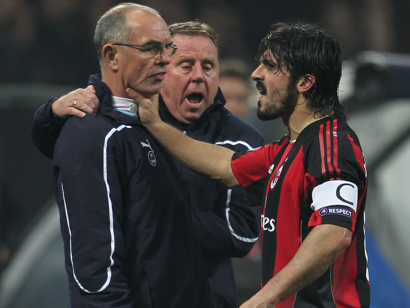 Gennaro Gattuso attackiert Tottenhams Co-Trainer Joe Jordan. In der Mitte Spurs-Chefcoach Harry Redknapp.