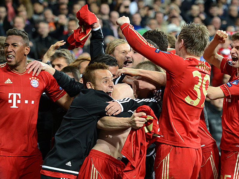 Finale dahoam! Die Bayern feiern den Einzug ins Endspiel.