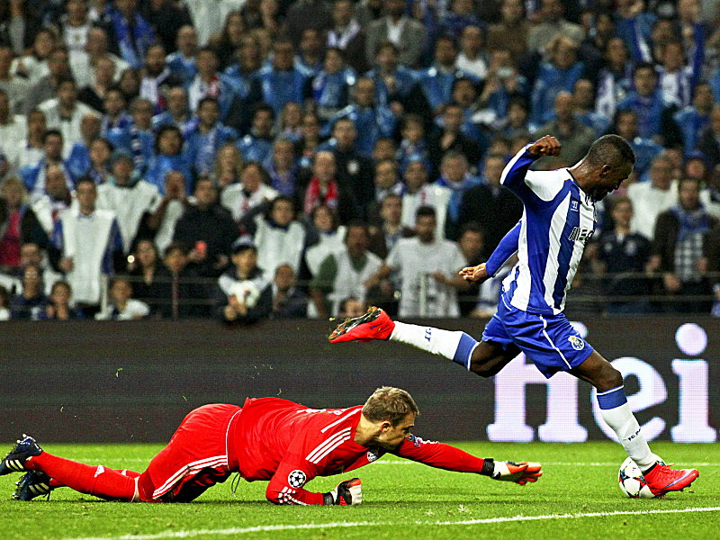 Der Endstand: Portos Jackson umkurvt Bayern-Keeper Neuer und erzielt den 3:1-Endstand.