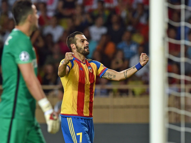 Valencias Negredo erzielte traumhaft das 1:0 in Monaco, am Ende jubelten die Spanier trotz des 1:2.