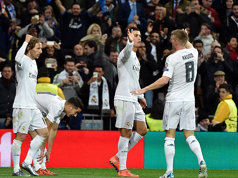 Luka Modric, Cristiano Ronaldo und Toni Kroos jubeln. Mit Real Madrid stellt sich ein Weltklub in Wolfsburg vor.