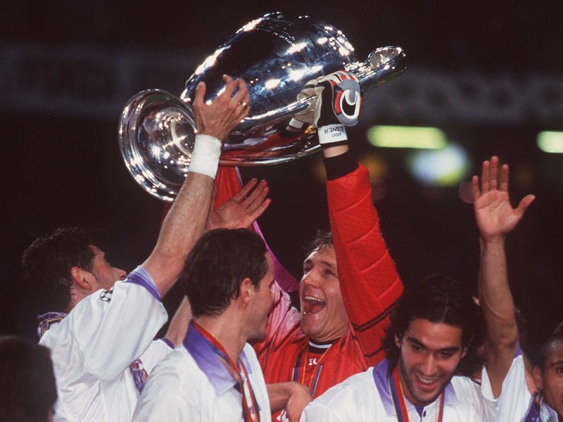1998 mit dem Henkelpott: Bodo Illgner, damals Torwart von Real Madrid.