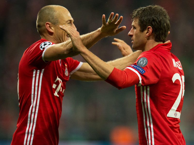 Harmonieren pr&#228;chtig: Die Bayern-Offensivspieler Arjen Robben (li.) und Thomas M&#252;ller. 