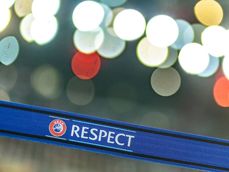 Schweigeminuten in der CL und EL: Die UEFA erweist dem verstorbenen Davide Astori Ehre.