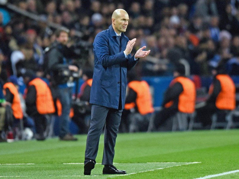 Applaus f&#252;r sein Team: Real-Coach Zinedine Zidane sah einen starken Auftritt seiner Mannschaft. 