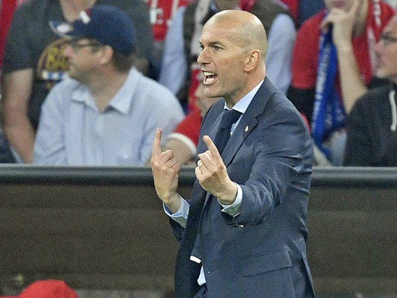 Umzingelt von &quot;lauter tollen Spielern&quot;: Reals Trainer Zinedine Zidane.