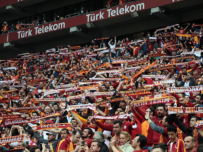 Geh&#246;ren mit zu den lautesten Fans der Welt: Anh&#228;nger von Galatasaray Istanbul sorgen f&#252;r eine &quot;spezielle Atmosph&#228;re.&quot;