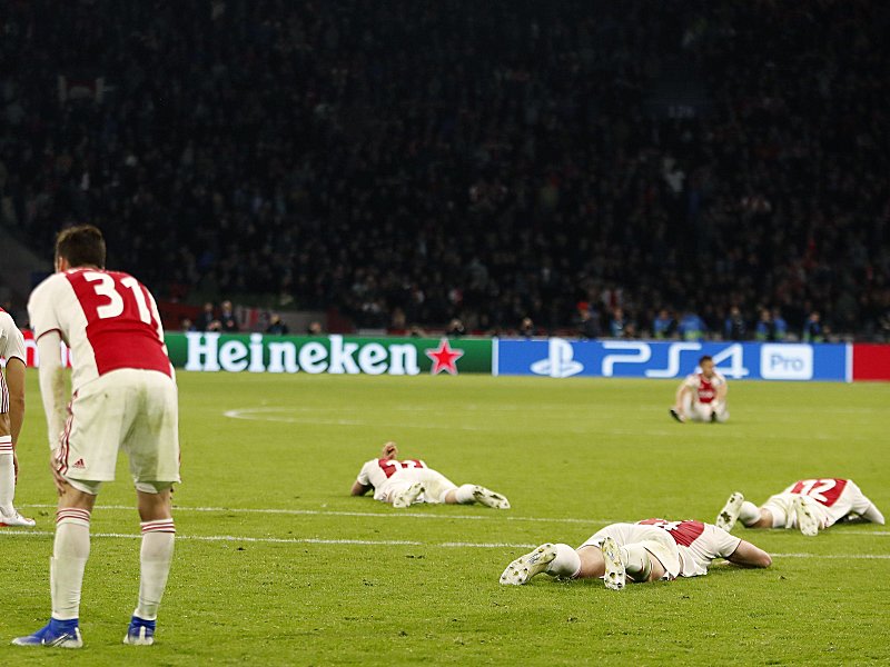 Blankes Entsetzen herrschte bei den Ajax-Spielern nach dem Schlusspfiff. 