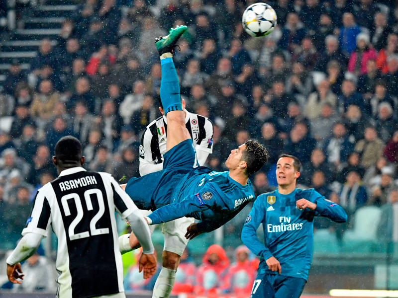 Unfassbares Tor zum 2:0: Ronaldo steigt hoch, liegt in der Luft und trifft per Fallr&#252;ckzieher.