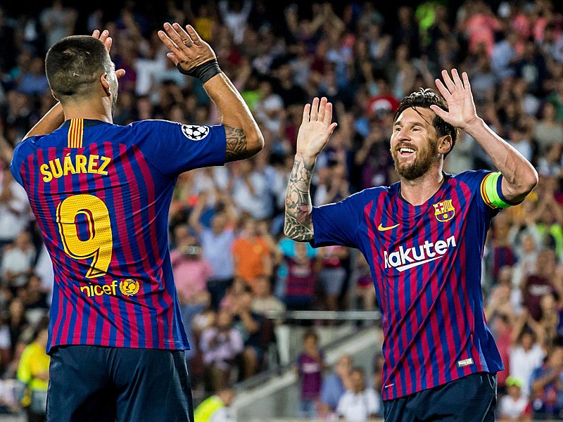 Bewies ein weiteres Mal seine Klasse: Barcelonas Superstar und Dreifach-Torsch&#252;tze Lionel Messi (re.) feiert seinen Treffer mit Luis Suarez (li.).