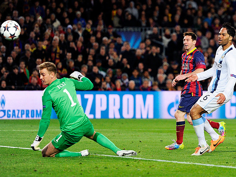 Die Erl&#246;sung f&#252;r alle Katalanen: Lionel Messi lupft die Kugel zum 1:0 ins Netz.