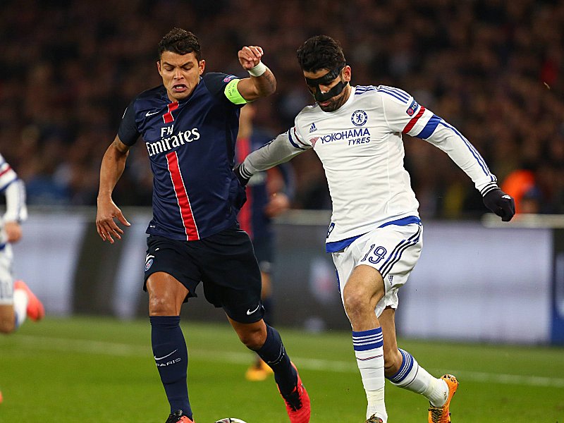 Kapit&#228;n gegen Maskenmann: Paris-Verteidiger Thiago Silva (li.) gegen Chelseas Diego Costa. 