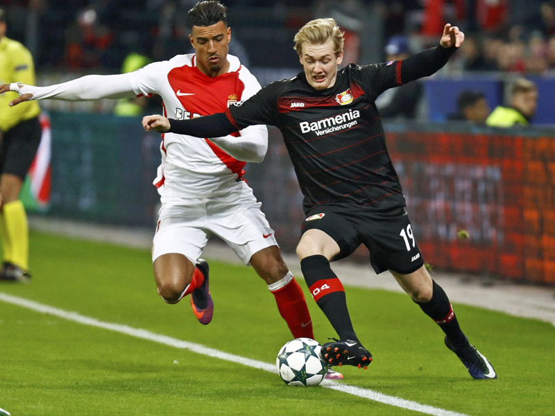 Im intensiven Zweikampf: Leverkusens Brandt (re.) gegen Monacos Jean.