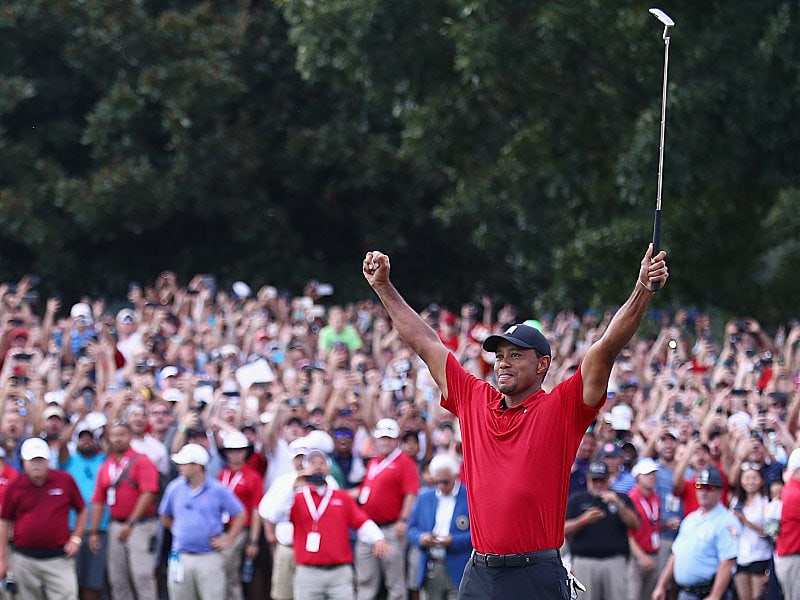 Durststrecke beendet: Tiger Woods feiert seinen ersten Turniersieg seit 2013.