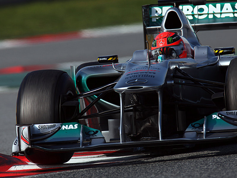 Rasant unterwegs: Michael Schumacher legt in Barcelona die Bestzeit hin.
