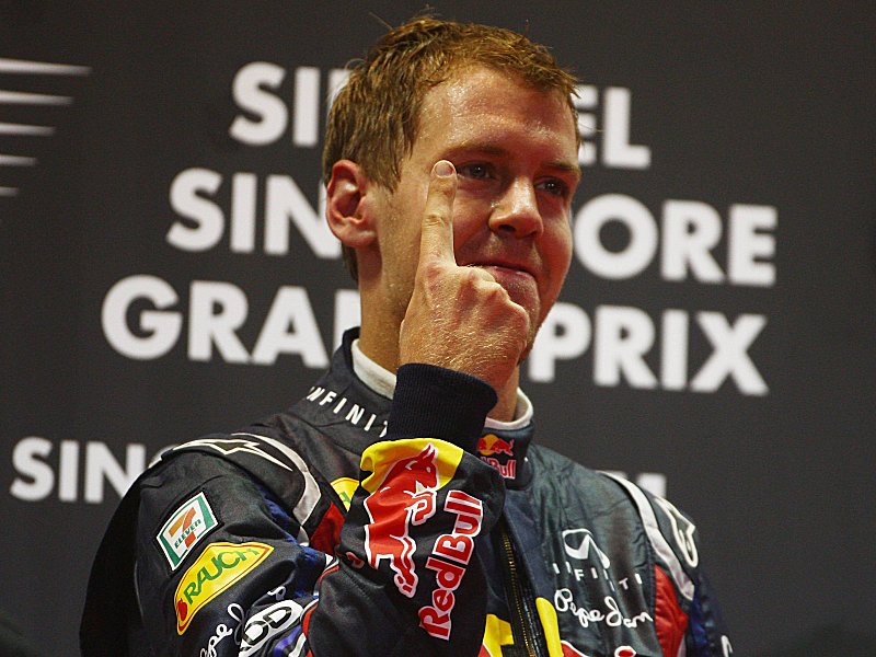 &quot;Super-Seb st&#252;rmt Singapur&quot;, hie&#223; es im englischen Boulevard. Nun fehlt Sebastian Vettel nur noch ein Punkt zum WM-Sieg.