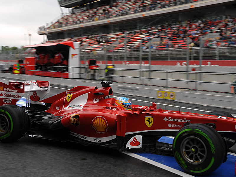 Zwei Zehntelsekunden schneller als Teamkollege Massa: Fernando Alonso am Freitag in Barcelona.