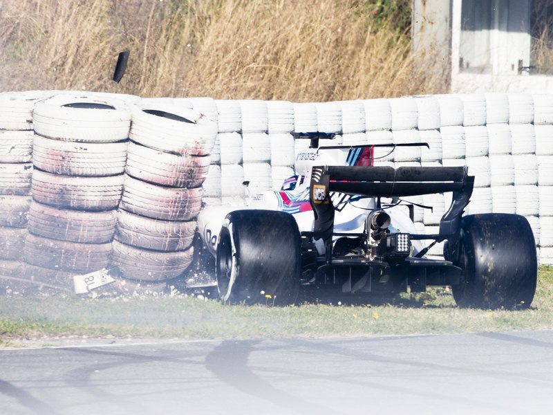 Endstation Reifenstapel: Formel-1-Neuling Lance Stroll im Williams. 