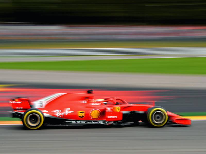 Roter Blitz in Belgien: Sebastian Vettel triumphierte vor Lewis Hamilton.