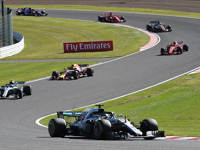 Enteilt: Mercedes-Pilot Lewis Hamilton f&#252;hrt das Feld an.