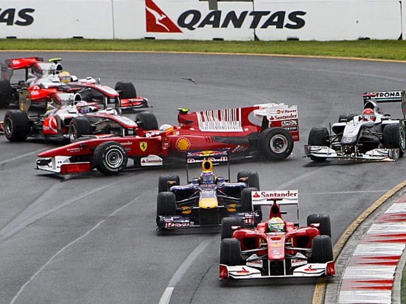 Erste Kurve, Alonso dreht sich: Das Rennen in Melbourne war keineswegs Formel G&#228;hn.