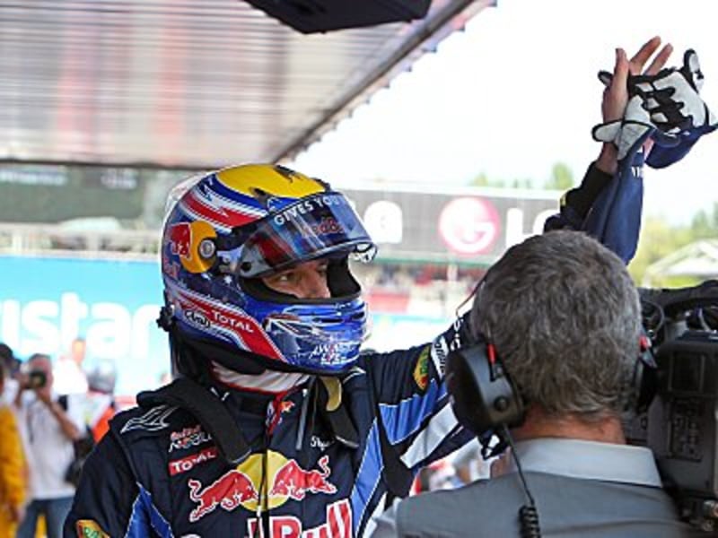 Der Australier Mark Webber (Red Bull) jubelt &#252;ber seine Pole Position.