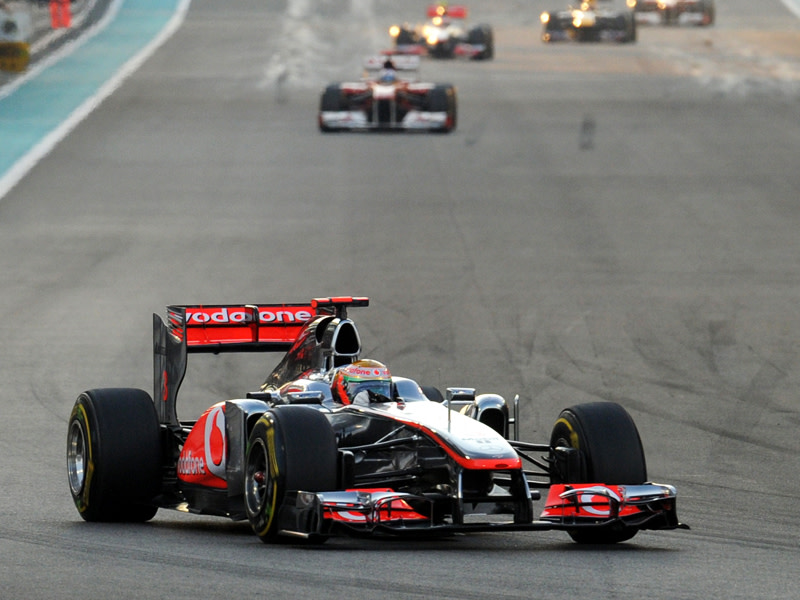 Dritter Saisonsieg: McLaren-Mercedes-Pilot Lewis Hamilton triumphiert erstmals in Abu Dhabi.