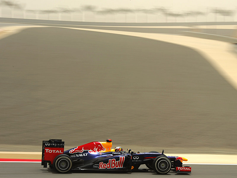 R&#252;ckmeldung in der W&#252;ste: Sebastian Vettel holt seine erste Pole Position 2012.