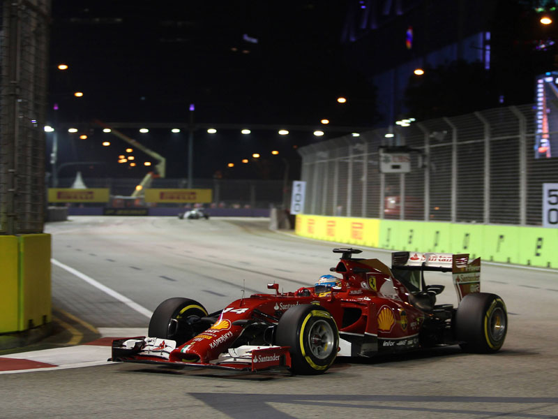 Findet sich in Singapur bestens zurecht: Fernando Alonso im Ferrari.
